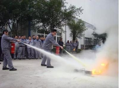 提升消防技能 筑牢安全防線(xiàn)——重慶水泵組織制造系統(tǒng)全體職工開(kāi)展消防技能培訓(xùn)
